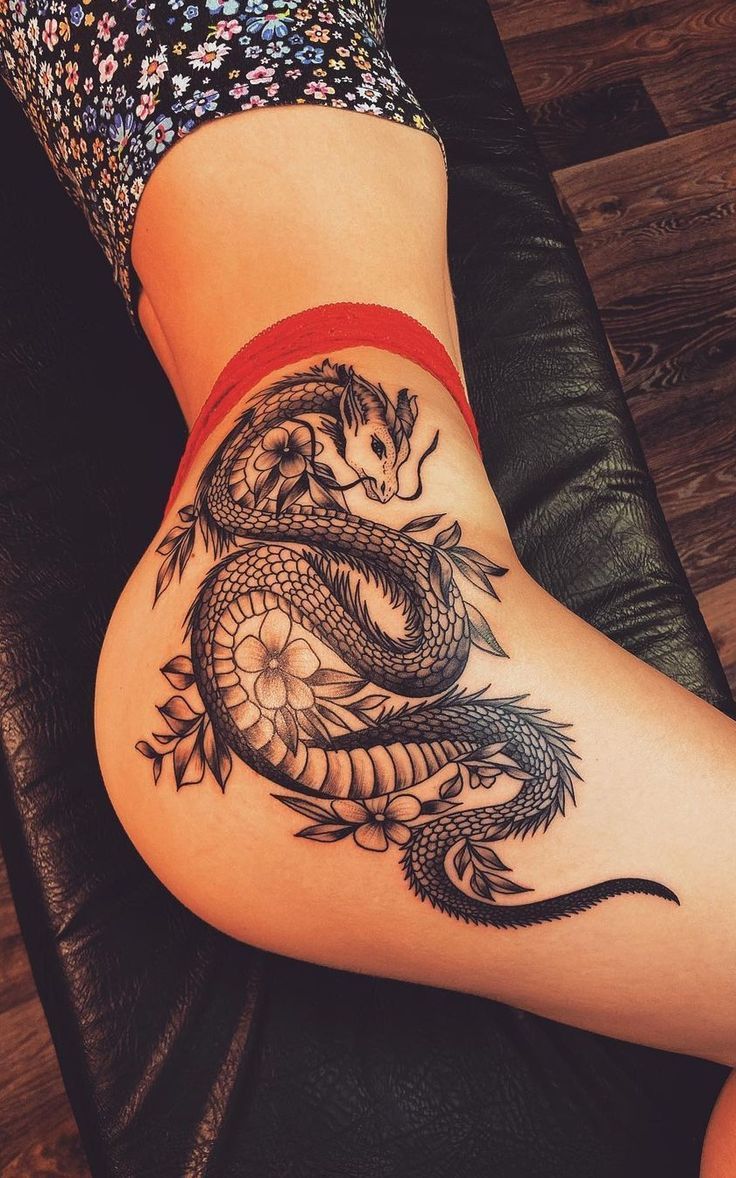 50+ Chic & Sexy Hip Tattoos For Women